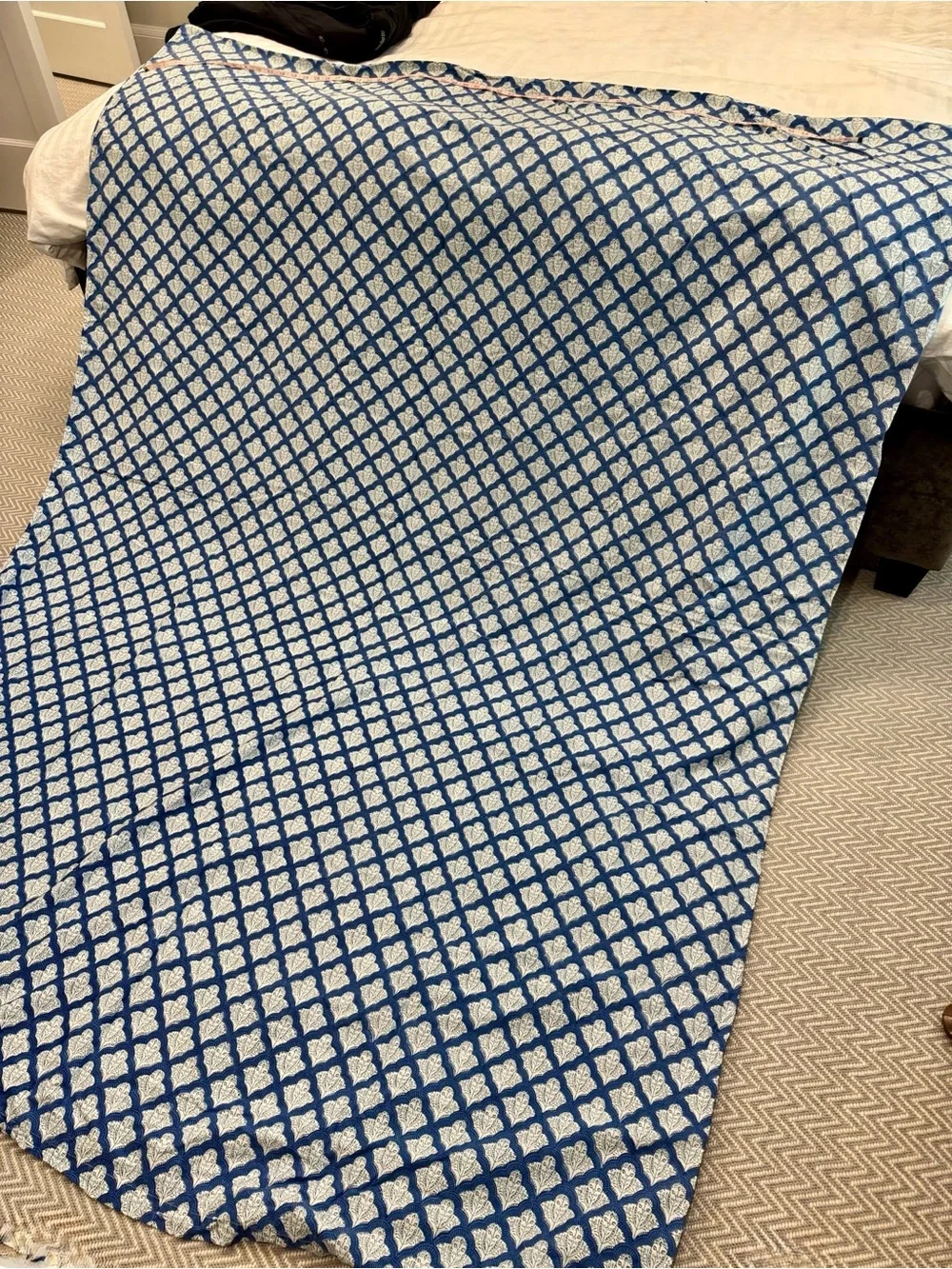 Roller Rabbit Blue and White Floral Scallop Fabric twin duvet cover. excellent!